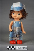 藏品(藍色吊帶褲男孩玩偶)的圖片