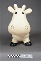 藏品(貝比卡兒乳牛造型玩具)的圖片