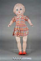 藏品(格子洋裝女孩玩偶)的圖片
