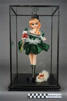 藏品(綠衣跳舞女孩玩偶擺飾)的圖片