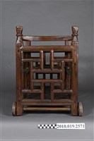 藏品(木製嬰兒車)的圖片