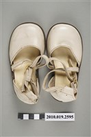 藏品(西班牙Lepanto牌皮製交叉繫帶兒童涼鞋)的圖片