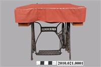 藏品(曉牌腳踏式裁縫機)的圖片