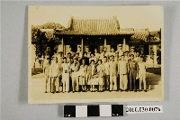 藏品(男女學生參觀疑似忠烈祠)的圖片