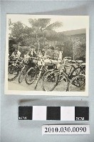 藏品(女性參與自行車長征大隊)的圖片