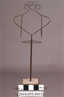 藏品(金屬製哺乳衣架)的圖片