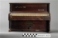 藏品(玩具鋼琴)的圖片