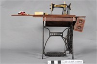 藏品(快樂牌腳踏式裁縫車組)的圖片