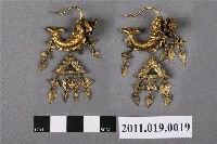 藏品(如意鑲翠魚戲蓮紋耳墜組)的圖片