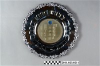 藏品(洪慶峰中國廣播公司臺灣廣播電台升任臺中縣教育局長「卓越幹練」紀念銀盤)的圖片