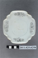 藏品(高腳白瓷瓷盤)的圖片