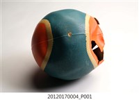 藏品(橘藍相間橡皮球)的圖片