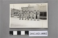 藏品(7位海軍軍官於船艦前合照)的圖片