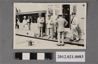 藏品(6名軍官進入船艦)的圖片