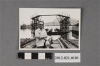 藏品(1名男子於碼頭旁獨照)的圖片