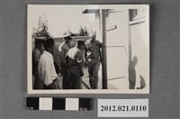 藏品(美國軍方人員由臺灣軍方人員陪同視察)的圖片