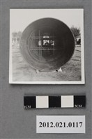 藏品(1名男子於大型管內施作工程)的圖片