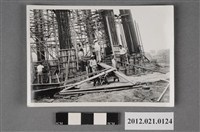 藏品(基地內工程建物下8名工人)的圖片