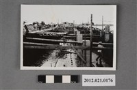 藏品(基地內架長條柱狀物工人工程)的圖片