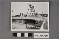 藏品(基地內工人橋樑施工工程)的圖片