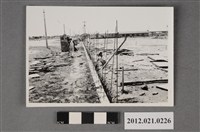 藏品(基地內電線桿及工人施工工程)的圖片