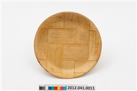 藏品(格紋竹製圓盤)的圖片