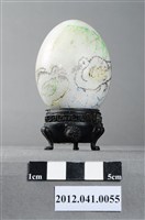 藏品(刻有鴛鴦戲水的蛋形磨光石頭藝品)的圖片