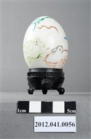 藏品(刻有鴛鴦戲水的蛋形磨光石頭)的圖片