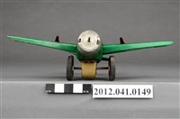 藏品(綠色戰鬥機造型玩具)的圖片