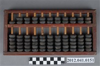 藏品(羅賢榮使用木製11檔7珠算盤)的圖片