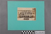 藏品(尾崎及黃兩送別紀念瑞芳鑛業所分析試驗股合照)的圖片