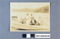 藏品(黃文雄與親友於日月潭化蕃社之河邊攝影)的圖片