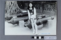 藏品(女子於安平砲台前留影)的圖片