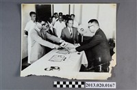 藏品(連震東部長頒給臺南縣胡龍寶縣長証書)的圖片