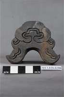 藏品(陰刻松葉雲紋鬼瓦)的圖片