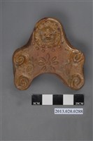 藏品(南投窯獸面雲紋鬼瓦)的圖片