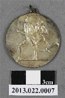 藏品(臺灣田徑賽協會第12屆全省暨第4屆國教田徑賽大會第2名獎牌)的圖片