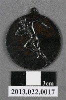 藏品(臺灣田徑賽協會第13屆全省暨第5屆國教田徑賽大會第3名獎牌)的圖片