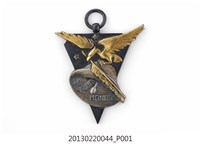 藏品(州立臺中商業學校第七回卒業紀念章)的圖片