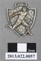 藏品(昭和4年第3屆全島中等學校陸上競技大會紀念章)的圖片
