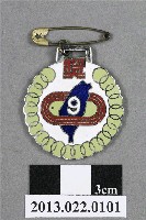 藏品(臺灣田徑賽協會第9屆全省暨第1屆國教田徑賽大會名次獎牌)的圖片