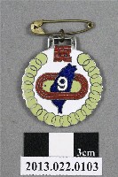 藏品(臺灣田徑賽協會第9屆全省暨第1屆國教田徑賽大會名次獎牌)的圖片