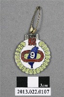 藏品(臺灣田徑賽協會第9屆全省暨第1屆國教田徑賽大會名次獎牌)的圖片