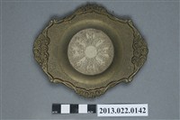 藏品(金屬花口寬折沿紀念盤)的圖片