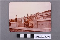 藏品(張星賢夫婦於墓園合照)的圖片