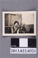 藏品(張星賢親戚林逸民之姊於自宅獨照)的圖片