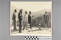 藏品(蔣中正與蔣經國同行視察)的圖片