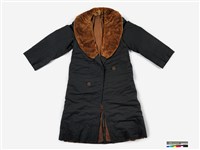 藏品(黑毛料毛皮新月領女大衣)的圖片