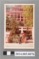 藏品(於日本佐賀縣鹿島市祐德稻荷神社牌坊前獨照)的圖片