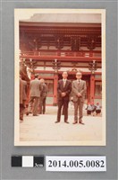 藏品(於日本佐賀縣鹿島市祐德稻荷神社樓門前與日籍教師合影)的圖片